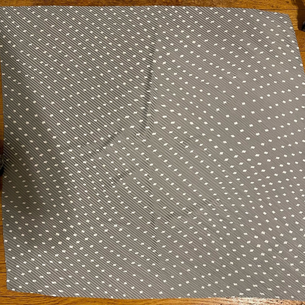 Ann Taylor gray pleated gray white dot scarf